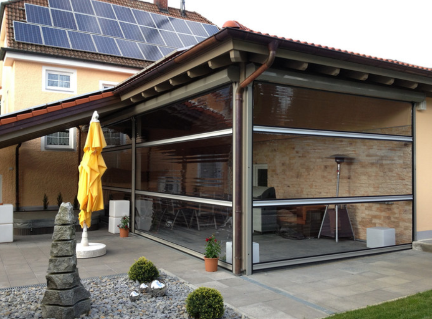 Terrassenüberdachung mit Sonnenschutz